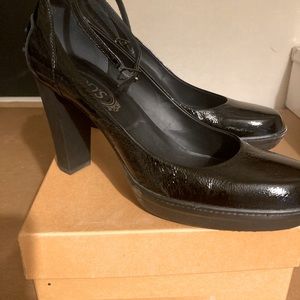 Tod’s authentic black patent leather round toe Mary Jane ankle strap size 10.5